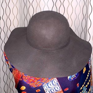 Felt hat gray